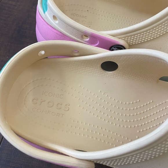 Crocs Classic Platform Ombre Clogs - Picture 3 of 13